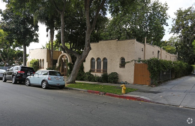 Building - 1165 N Orange Grove Ave