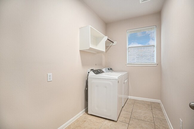 Building Photo - 2517 Flycatcher Cove Dr