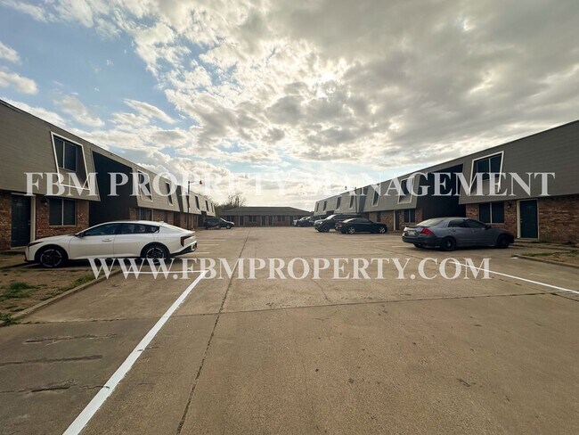 Building Photo - Willow Court Apartments, Unit 204 - 2 Bedroom, 1 Bathroom Apartment Home in Mexia, TX!