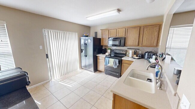 Building Photo - "Charming 3-Bedroom Home with 2 Baths on K...