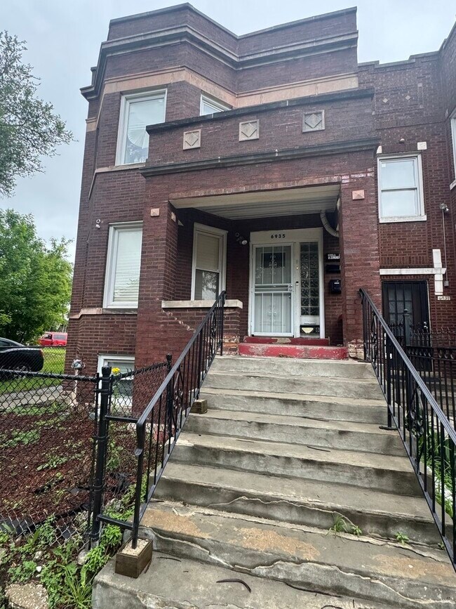 Primary Photo - 6935 S Laflin St