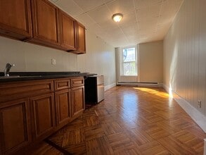 Building Photo - 868 Beacon St