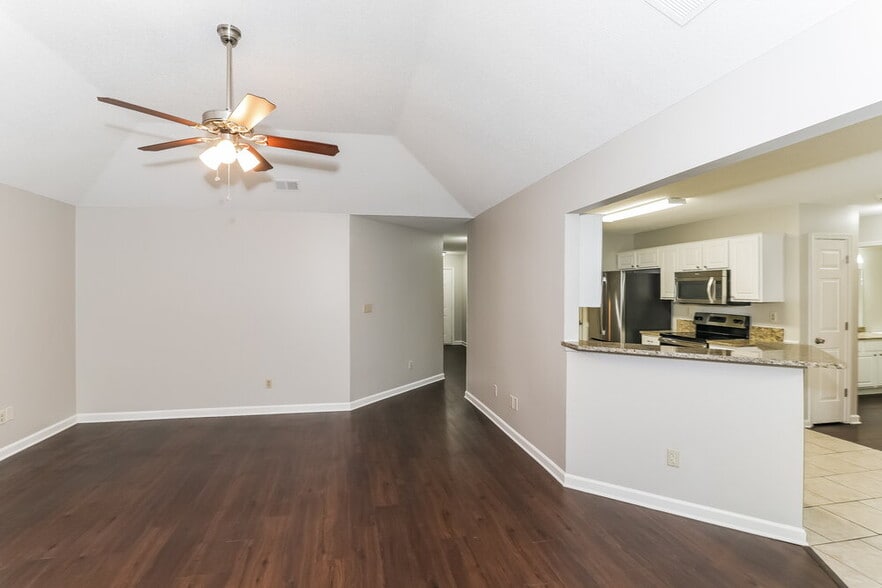 Building Photo - 995 Scofield Dr