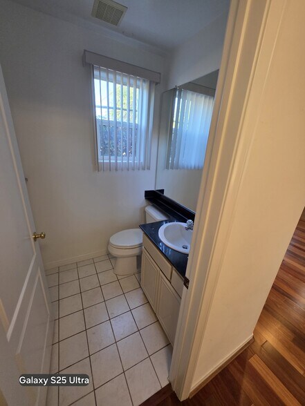 Building Photo - 5242 Vesper Ave