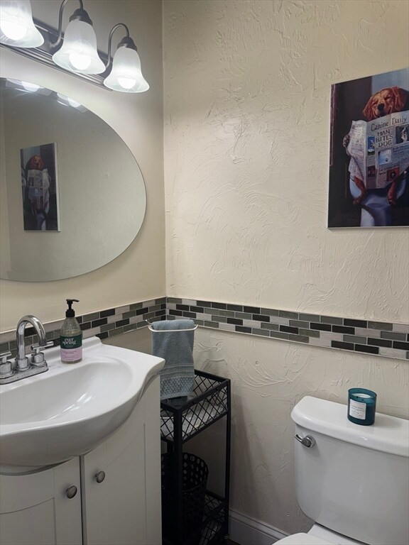 Building Photo - 909 Pleasant St