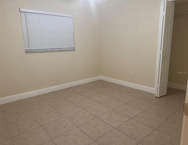 Building Photo - 10618 Eastview Dr