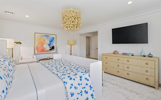 Building Photo - 17 Bayview Rd N