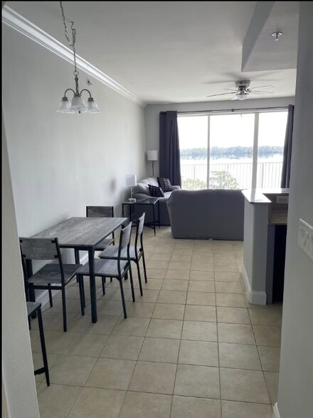 Building Photo - 13415 Blue Heron Beach Dr