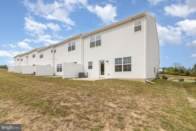 Building Photo - 7851 Briarwood Dr