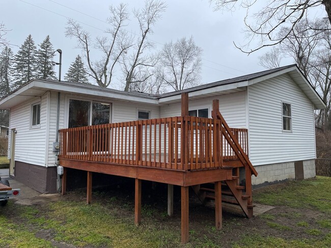 Building Photo - Fantastic Comstock Park 3 bed/2 ba Home fo...
