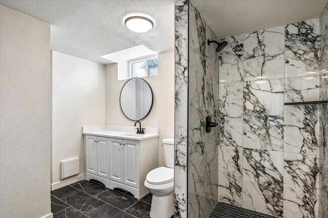 Building Photo - Remodeled house in Barnum