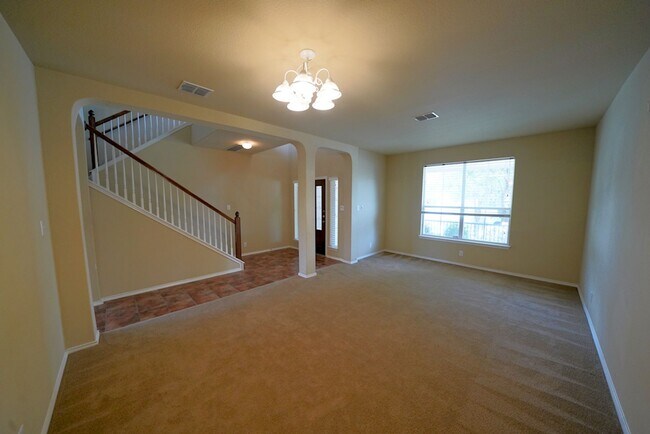Building Photo - Spacious Home in Cibolo with 3 Car Garage! Realor Commission: $750