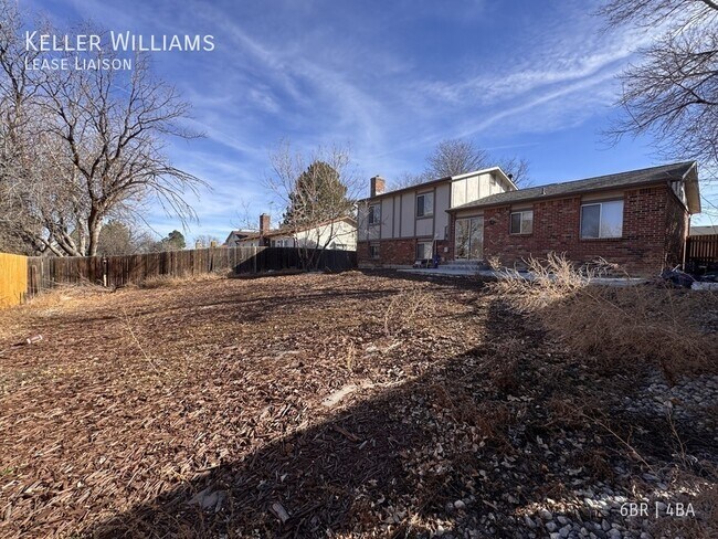 Building Photo - 277 Glenway St