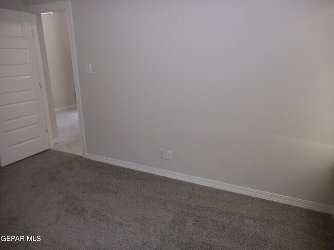 Building Photo - 552 Pne Vly Pl