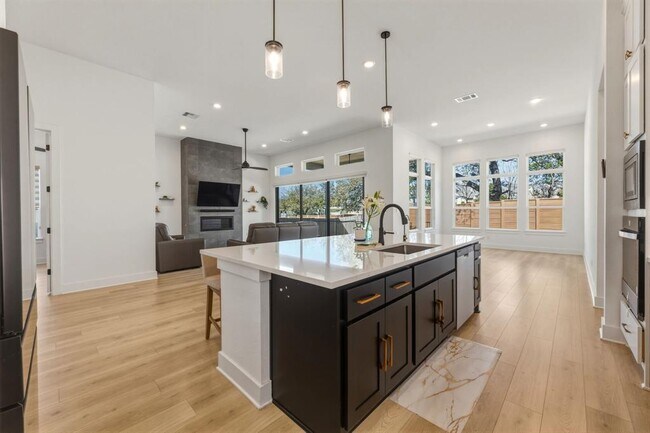 Building Photo - 2941 Delaware St