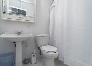 Building Photo - 9753 Lake Shore Dr