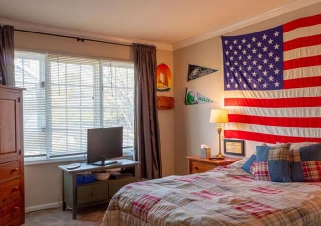 Building Photo - 3 Bed 3 Bath End Unit Townhome in Marsh Harbour Community of Downingtown