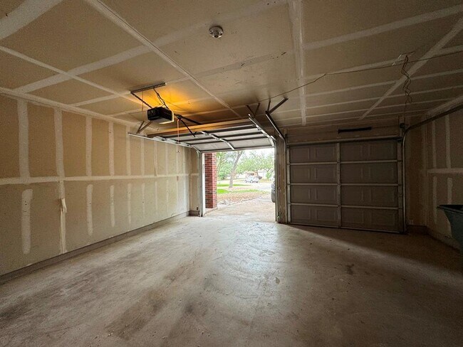Building Photo - 103 Grant Ct
