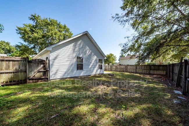 Building Photo - 5161 Eastway St
