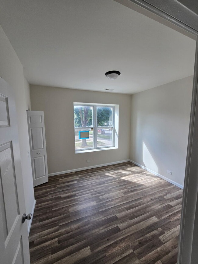 Building Photo - 5223 W Washington Blvd