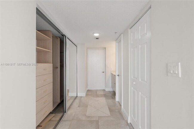 Building Photo - 20505 E Country Club Dr