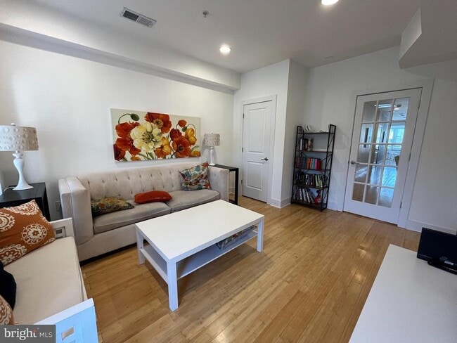 Building Photo - 1013 V St NW