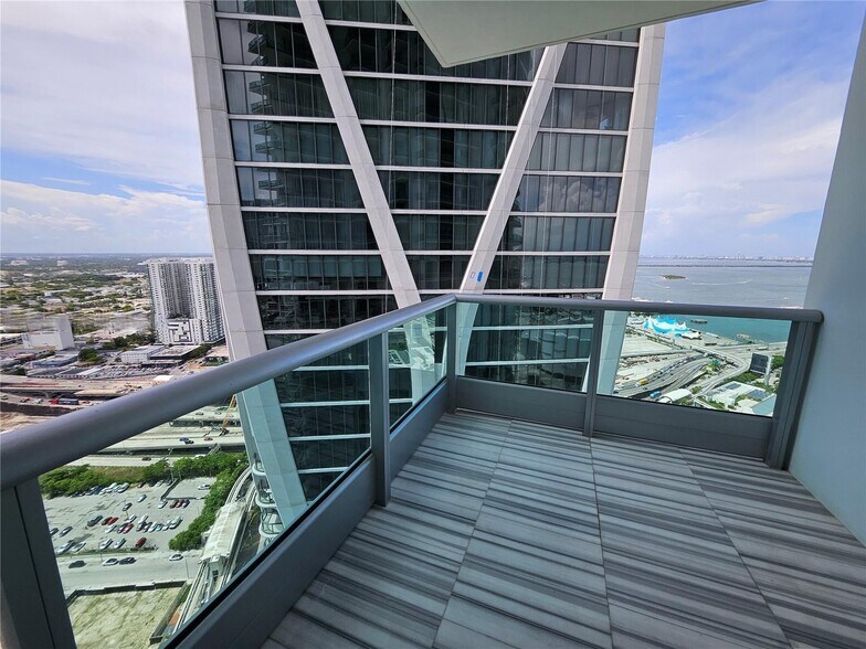 Building Photo - 900 Biscayne Blvd