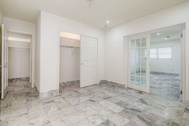 Building Photo - THIS SIZEABLE 4 BEDROOM, 3 ½ BATH, 2482 SQFT RESIDENCE IS READY FOR A LONG TERM RENTER.