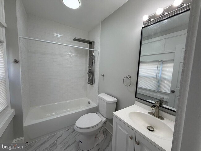 Building Photo - 244 Mansion Ave