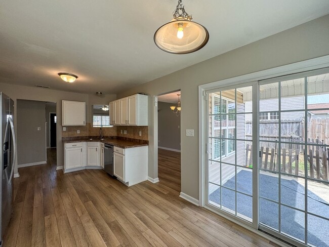 Building Photo - Charming 3 Bed 2 Bath Home in Hope Mills