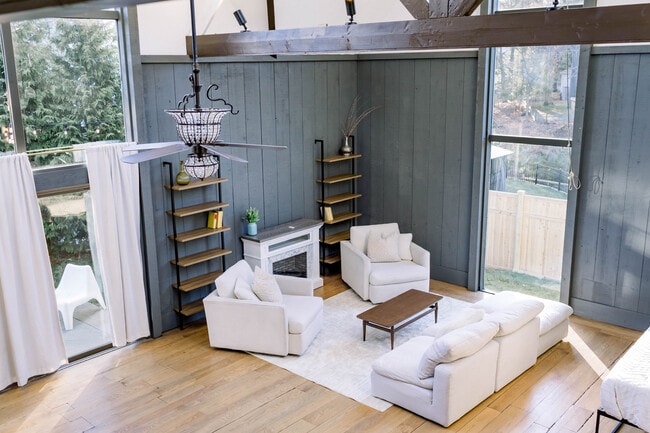 Primary Photo - 24 Morningside Dr S