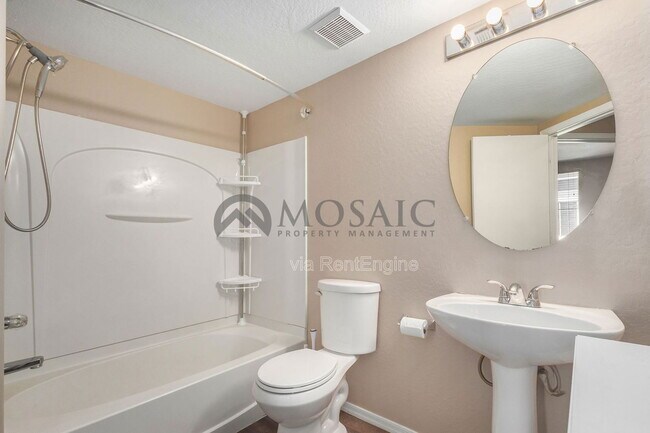 Building Photo - 9233 E Neville Ave