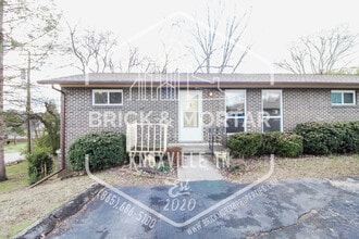 Building Photo - 513 S Cedar St