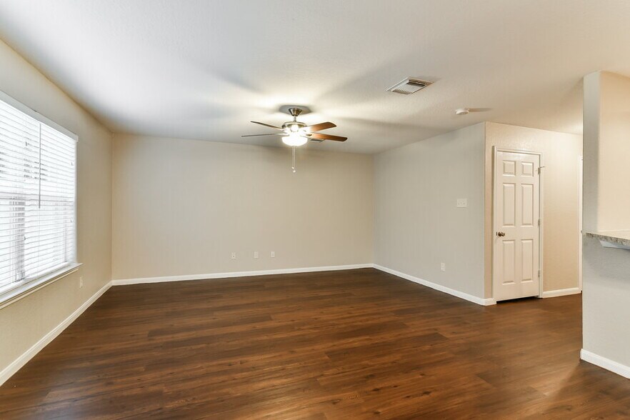 Building Photo - 11118 Opatrny Meadows Ln