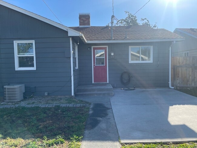 Building Photo - Updated 3 Bedroom 1 Bath home of Rent!!