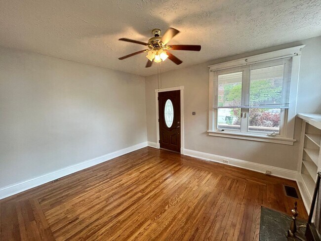 Building Photo - Norwood - Lovely, clean quiet 2+ bed 1.5 ba townhome