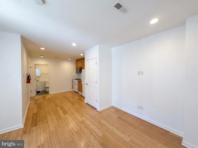 Building Photo - 110 N 51st St