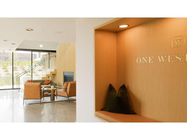 Building Photo - 122 West Dr