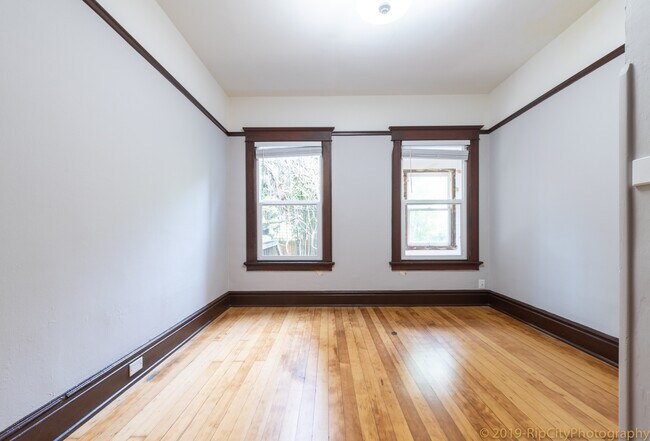 Building Photo - 616 NW 22nd Ave
