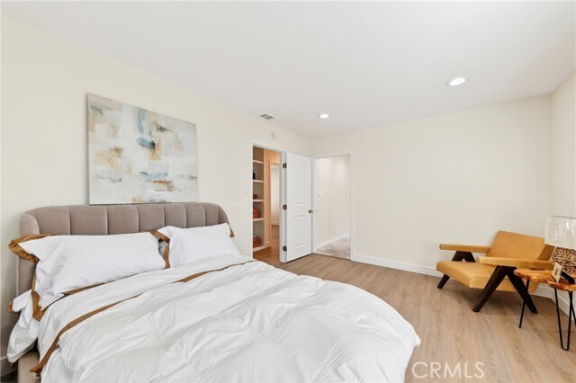 Building Photo - 302 Cleveland Dr