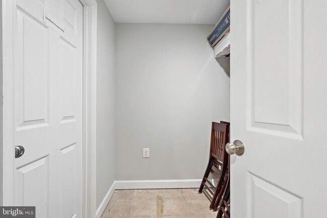 Building Photo - 1719 Larkmeade Dr