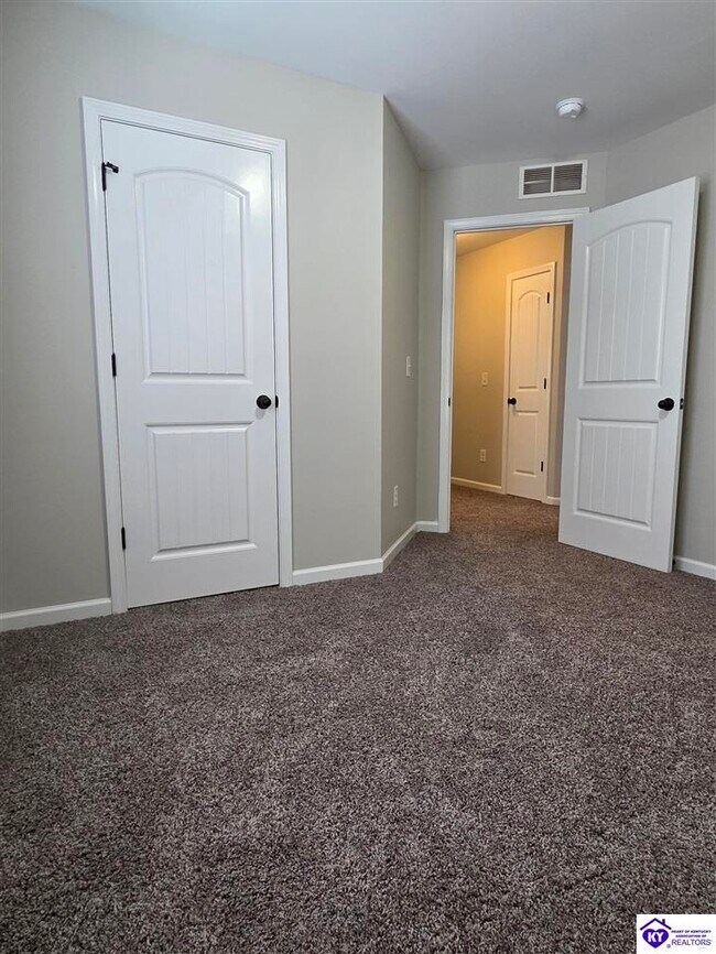 Building Photo - 158 Vineland Pkwy Dr