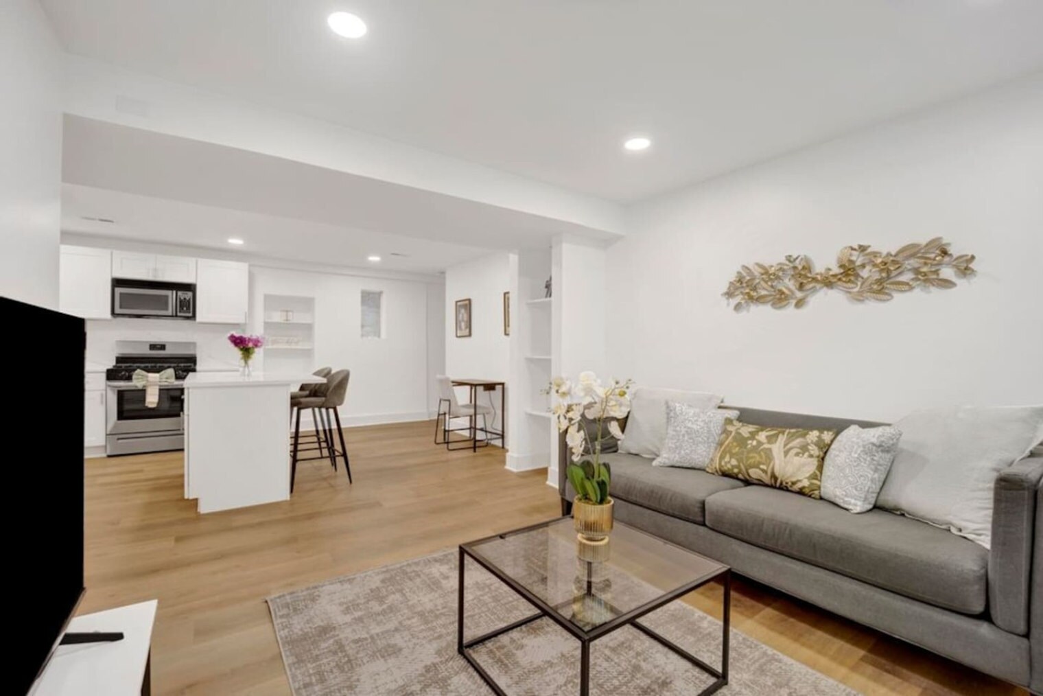 Building Photo - 503 W Wrightwood Ave