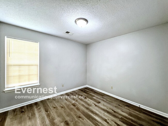 Building Photo - 7091 Foxhall Dr