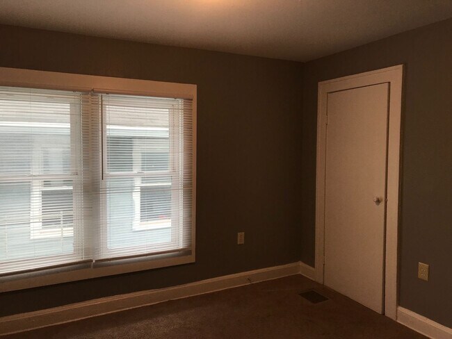 Building Photo - Sherman 57-59