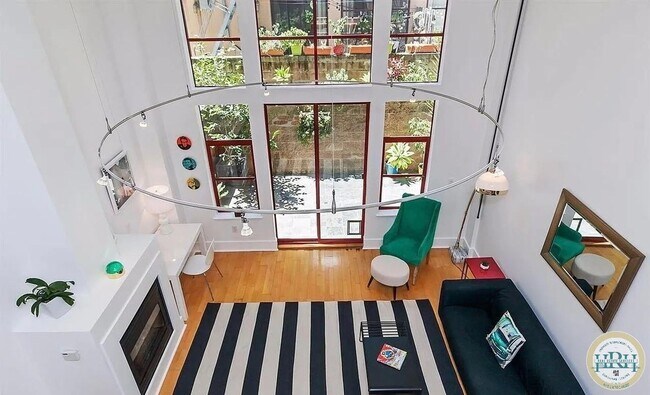Building Photo - Spacious 1BR|2BA Loft Style Condo in the h...