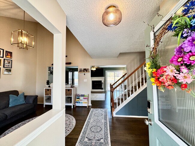 Building Photo - A Fabulous Home w/Water & Golf Course Views Available 05-04-26! Fenced Yard & Dog-Friendly!