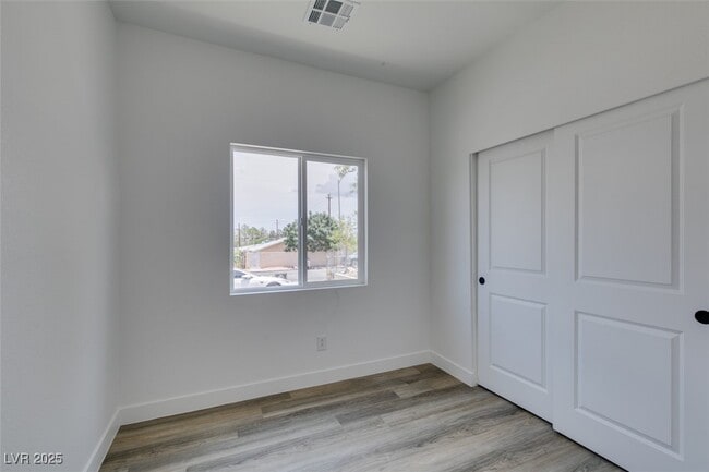 Building Photo - 367 N 16th St