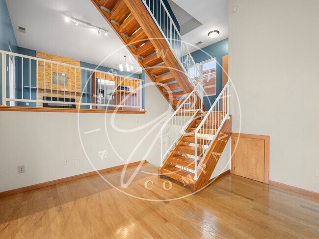 Building Photo - "Elegant and Spacious 3-Bedroom home on 4 levels in the heart of Downtown Toledo with amazing vie...