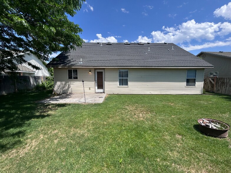 Building Photo - 517 Meadowview Ln
